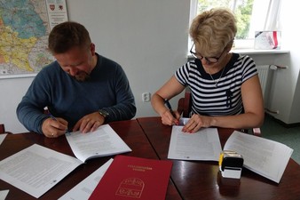 Świetlica wiejska w Brzeźniaku - umowa z wykonawcą robót podpisana!